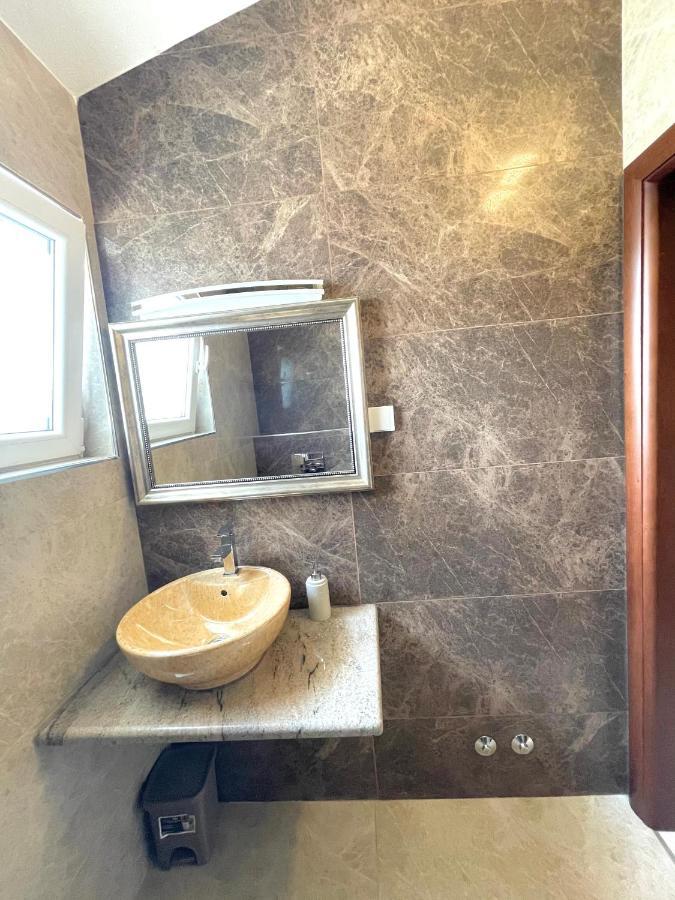 Apartments Harris Ulcinj Ngoại thất bức ảnh